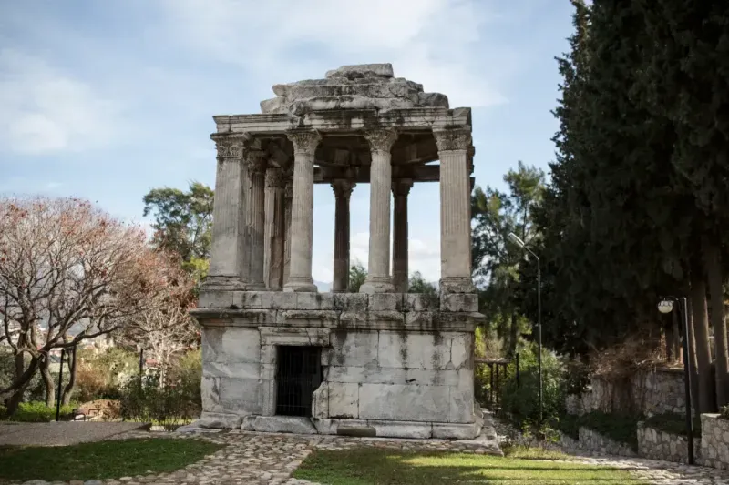 Muğla'nın Tarihi Hazinesi: Gümüşkesen Mezar Anıtı