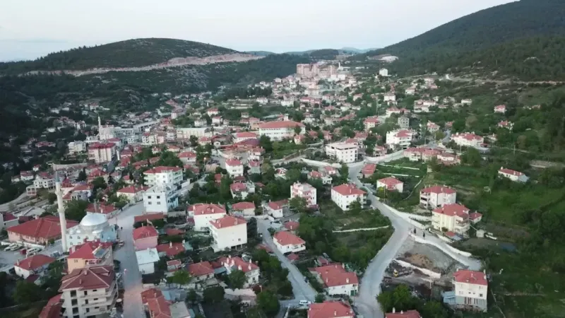 <p data-start="2489" data-end="2614">Sabah 17°C olan sıcaklık gün içerisinde <strong data-start="2529" data-end="2537">31°C</strong>’ye yükselecek. Nem %43 seviyesinde olacak. İlçede açık hava etkili olacak.<o:p></o:p></p>