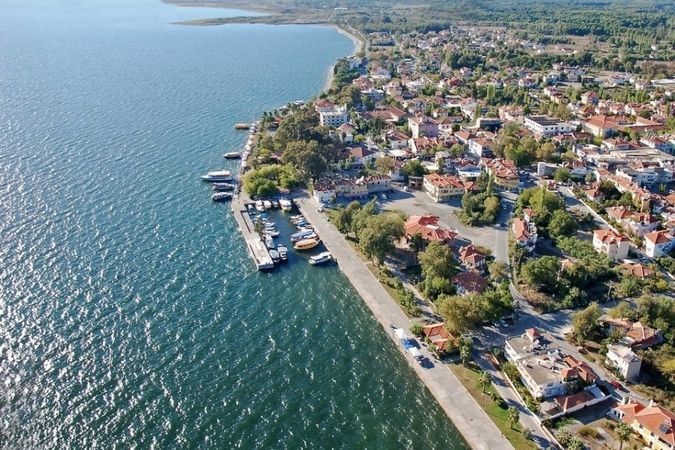 <p data-start="1726" data-end="1823">Sıcaklık <strong data-start="1735" data-end="1752">20°C ile 35°C</strong> arasında seyredecek. Nem %63 olacak. İlçede sıcak hava hakim olacak.<o:p></o:p></p>