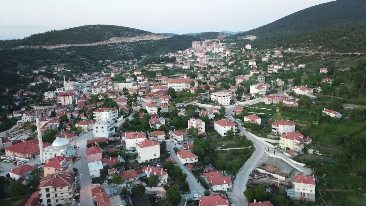 <ul>
<li><strong>Sabah:</strong> 9°C</li>
<li><strong>Gündüz:</strong> 19°C</li>
<li><strong>Nem:</strong> 80%</li>
<li><strong>Durum:</strong> Az bulutlu</li>
</ul>