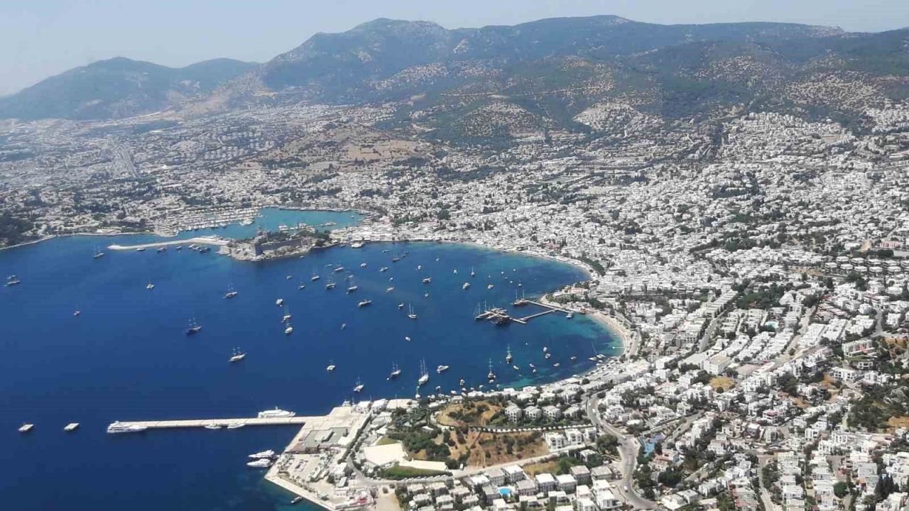 <ul>
<li><strong>Sabah:</strong> 18°C</li>
<li><strong>Gündüz:</strong> 23°C</li>
<li><strong>Nem:</strong> 96%</li>
<li><strong>Durum:</strong> Parçalı bulutlu</li>
</ul>