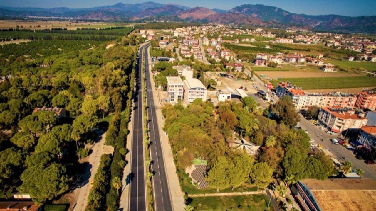 <ul>
<li><strong>Sabah:</strong> 11°C</li>
<li><strong>Gündüz:</strong> 24°C</li>
<li><strong>Nem:</strong> 96%</li>
<li><strong>Durum: </strong>Mevzi sağanak yağışlı</li>
</ul>