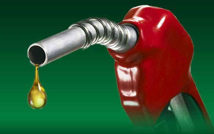 <p data-path-to-node="1">Petrol Ofisi, 5 Ocak Pazartesi günü itibarıyla  <a href="https://www.hamlegazetesi.com.tr/haberleri/mugla" class="tag-link" title="Tüm Muğla haberleri" target="_blank">Muğla</a> genelindeki fiyat listesini güncelledi. İl genelinde Fethiye ve Seydikemer rakamların en yüksek seyrettiği noktalar olurken; Milas, Yatağan ve  <a href="https://www.hamlegazetesi.com.tr/haberleri/mentese" class="tag-link" title="Tüm menteşe haberleri" target="_blank">Menteşe</a> sürücüler için nispeten daha uygun maliyetli alternatifler sunuyor. İşte ilçe ilçe akaryakıt satış rakamları:</p>
<table data-path-to-node="2">
<thead>
<tr>
<td><strong>İlçe</strong></td>
<td><strong>Benzin (TL/LT)</strong></td>
<td><strong>Diesel (TL/LT)</strong></td>
<td><strong>Otogaz (TL/LT)</strong></td>
<td><strong>Kal. Yakıtı (TL/KG)</strong></td>
</tr>
</thead>
<tbody>
<tr>
<td><span data-path-to-node="2,1,0,0"><b data-path-to-node="2,1,0,0" data-index-in-node="0">Fethiye</b></span></td>
<td><span data-path-to-node="2,1,1,0">54.90</span></td>
<td><span data-path-to-node="2,1,2,0">56.46</span></td>
<td><span data-path-to-node="2,1,3,0">28.90</span></td>
<td><span data-path-to-node="2,1,4,0">35.30</span></td>
</tr>
<tr>
<td><span data-path-to-node="2,2,0,0"><b data-path-to-node="2,2,0,0" data-index-in-node="0">Seydikemer</b></span></td>
<td><span data-path-to-node="2,2,1,0">54.90</span></td>
<td><span data-path-to-node="2,2,2,0">56.46</span></td>
<td><span data-path-to-node="2,2,3,0">28.90</span></td>
<td><span data-path-to-node="2,2,4,0">35.32</span></td>
</tr>
<tr>
<td><span data-path-to-node="2,3,0,0"><b data-path-to-node="2,3,0,0" data-index-in-node="0">Dalaman</b></span></td>
<td><span data-path-to-node="2,3,1,0">54.86</span></td>
<td><span data-path-to-node="2,3,2,0">56.42</span></td>
<td><span data-path-to-node="2,3,3,0">28.90</span></td>
<td><span data-path-to-node="2,3,4,0">35.24</span></td>
</tr>
<tr>
<td><span data-path-to-node="2,4,0,0"><b data-path-to-node="2,4,0,0" data-index-in-node="0">Ortaca</b></span></td>
<td><span data-path-to-node="2,4,1,0">54.83</span></td>
<td><span data-path-to-node="2,4,2,0">56.39</span></td>
<td><span data-path-to-node="2,4,3,0">28.90</span></td>
<td><span data-path-to-node="2,4,4,0">35.21</span></td>
</tr>
<tr>
<td><span data-path-to-node="2,5,0,0"><b data-path-to-node="2,5,0,0" data-index-in-node="0">Bodrum</b></span></td>
<td><span data-path-to-node="2,5,1,0">54.71</span></td>
<td><span data-path-to-node="2,5,2,0">56.27</span></td>
<td><span data-path-to-node="2,5,3,0">28.90</span></td>
<td><span data-path-to-node="2,5,4,0">35.15</span></td>
</tr>
<tr>
<td><span data-path-to-node="2,6,0,0"><b data-path-to-node="2,6,0,0" data-index-in-node="0"> <a href="https://www.hamlegazetesi.com.tr/haberleri/marmaris" class="tag-link" title="Tüm Marmaris haberleri" target="_blank">Marmaris</a></b></span></td>
<td><span data-path-to-node="2,6,1,0">54.71</span></td>
<td><span data-path-to-node="2,6,2,0">56.27</span></td>
<td><span data-path-to-node="2,6,3,0">28.90</span></td>
<td><span data-path-to-node="2,6,4,0">35.19</span></td>
</tr>
<tr>
<td><span data-path-to-node="2,7,0,0"><b data-path-to-node="2,7,0,0" data-index-in-node="0">Menteşe</b></span></td>
<td><span data-path-to-node="2,7,1,0">54.71</span></td>
<td><span data-path-to-node="2,7,2,0">56.27</span></td>
<td><span data-path-to-node="2,7,3,0">28.90</span></td>
<td><span data-path-to-node="2,7,4,0">35.11</span></td>
</tr>
<tr>
<td><span data-path-to-node="2,8,0,0"><b data-path-to-node="2,8,0,0" data-index-in-node="0">Milas</b></span></td>
<td><span data-path-to-node="2,8,1,0">54.71</span></td>
<td><span data-path-to-node="2,8,2,0">56.27</span></td>
<td><span data-path-to-node="2,8,3,0">28.90</span></td>
<td><span data-path-to-node="2,8,4,0">35.08</span></td>
</tr>
<tr>
<td><span data-path-to-node="2,9,0,0"><b data-path-to-node="2,9,0,0" data-index-in-node="0">Yatağan</b></span></td>
<td><span data-path-to-node="2,9,1,0">54.71</span></td>
<td><span data-path-to-node="2,9,2,0">56.27</span></td>
<td><span data-path-to-node="2,9,3,0">28.90</span></td>
<td><span data-path-to-node="2,9,4,0">35.07</span></td>
</tr>
</tbody>
</table>