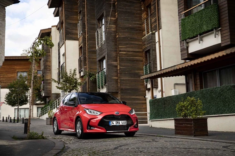 Hodri Meydan Geldi: Toyota Yaris Hybrid Artık Clio Parası