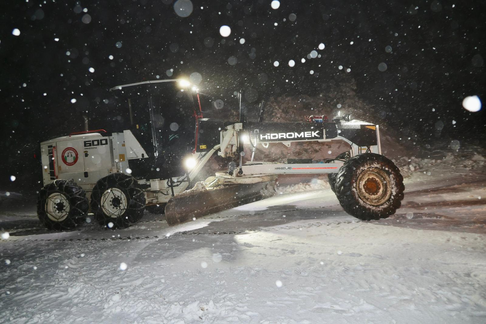 Menteşe’de Gece Boyu Kar Mesaisi (3)