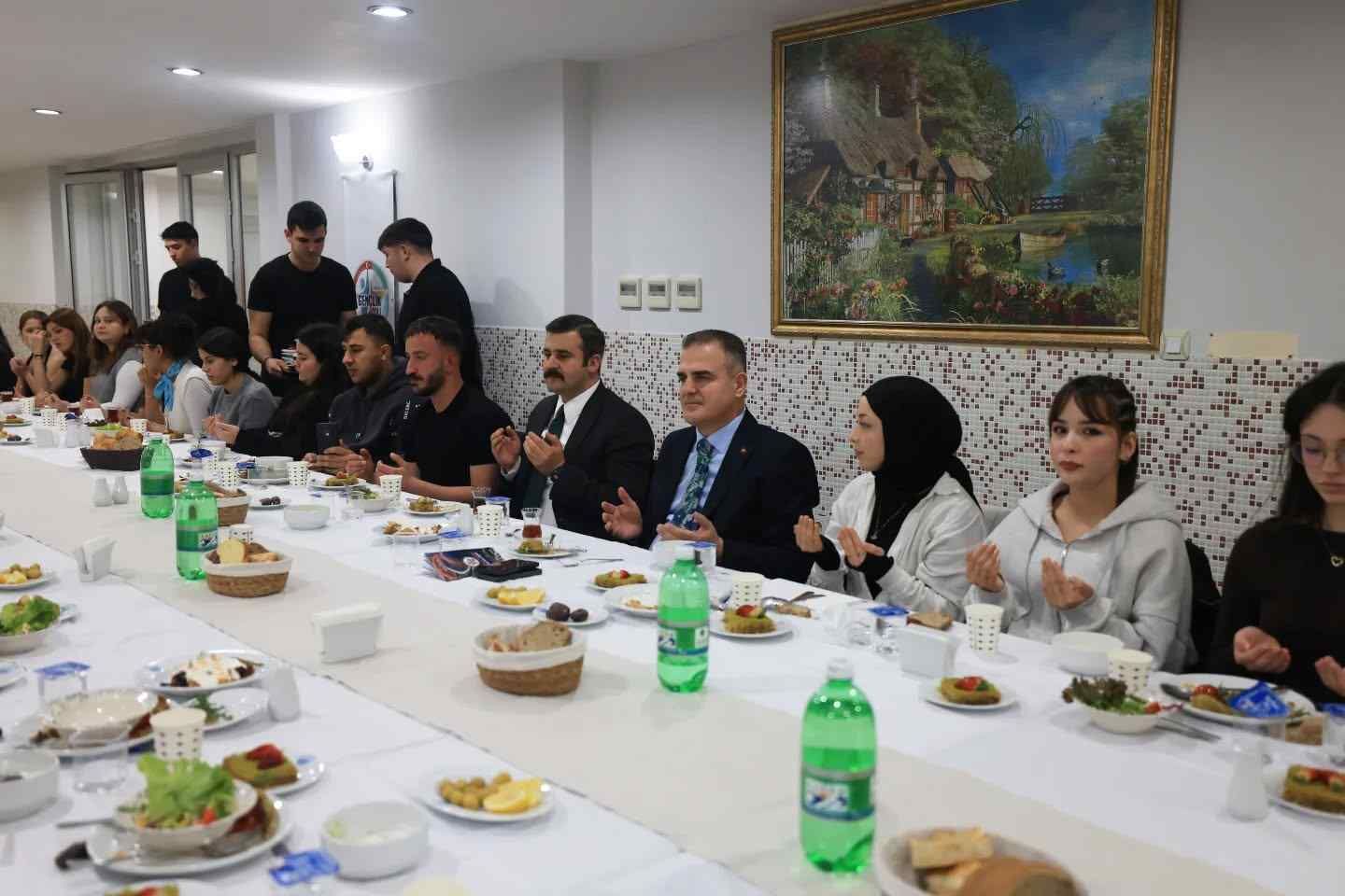 Muğla Valisi Akbıyık Köyceğiz’de Gençlerle Iftarda Buluştu (2)