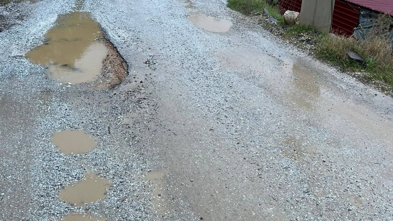 Yatağan’da Bozulan Yollar Tepki Çekti Vatandaşlar Çözüm Bekliyor (4)