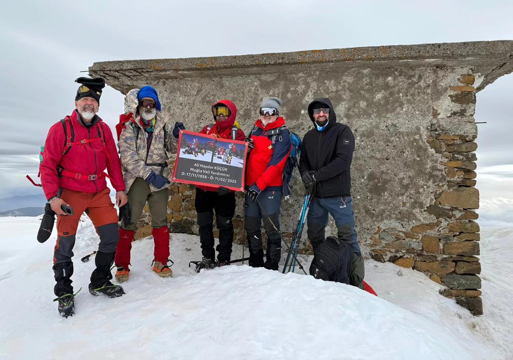 Sandras Zirvesinde Anlamlı Anma: Ali Haydar Küçük Unutulmadı