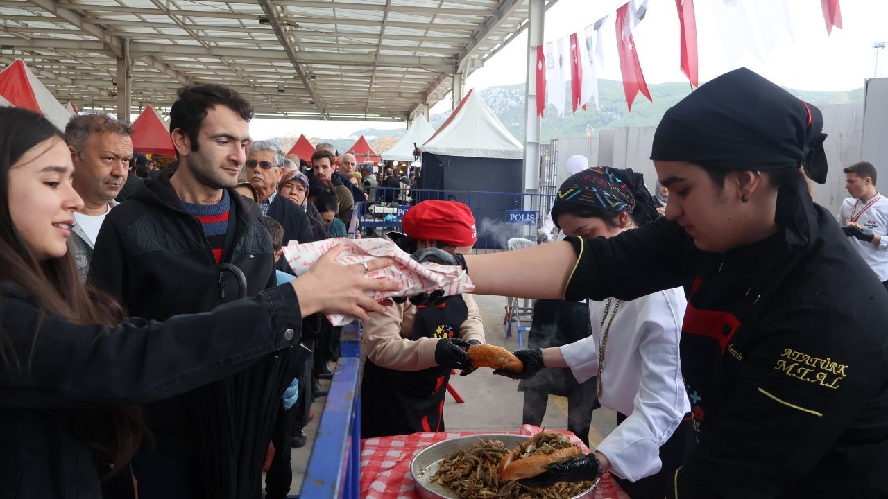 Muğla’da 5 Ton Hamsi Coşkusu! (1)