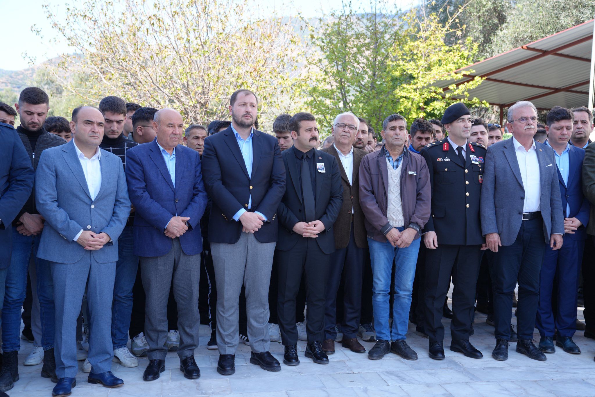 641460999 858641643859299 584028212436993538 N