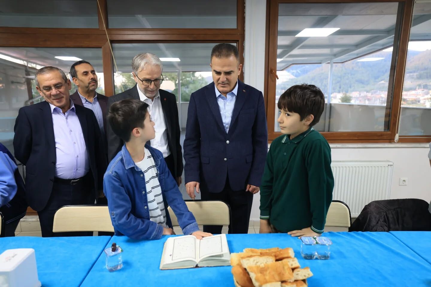 643543797 18410323996122467 666867517928596335 N