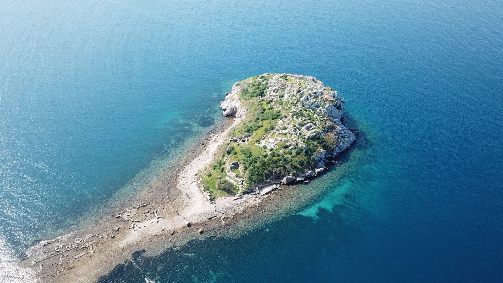 Bodrum’da Deniz Çekildi, Kral Yolu Ortaya Çıktı (1)