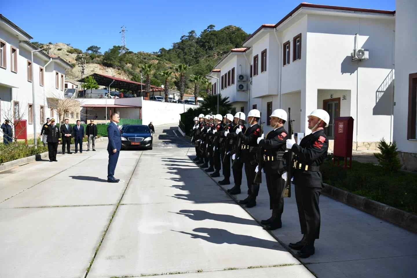 Vali Akbıyık’tan Sahil Güvenlik’e Ziyaret (1)