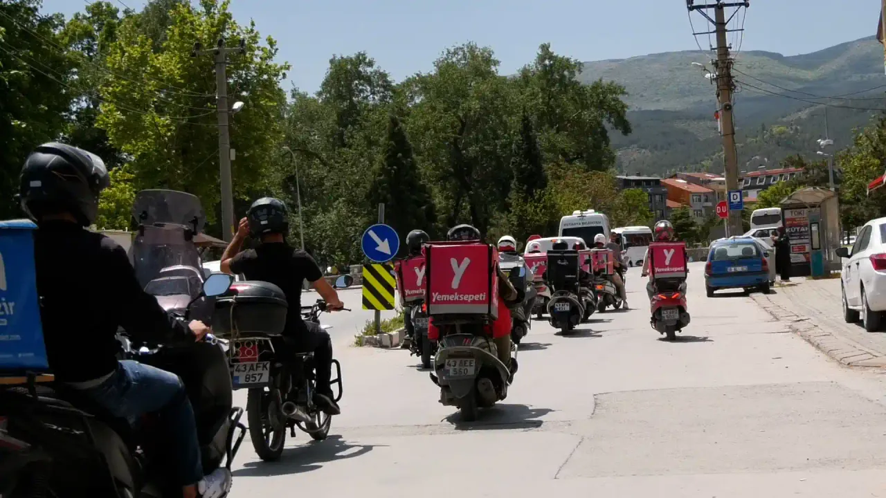Kutahyada Motosikletin Carptigi Motokurye Oldu