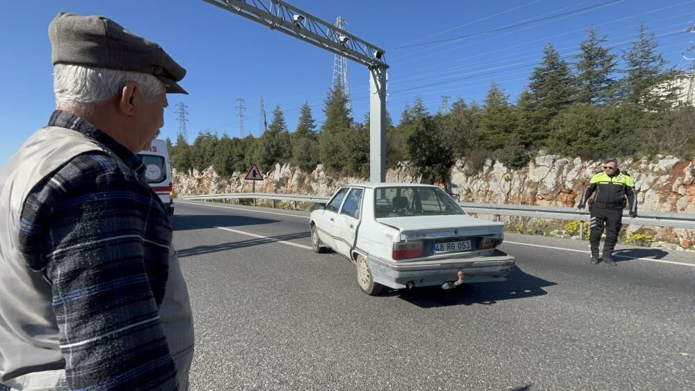 Menteşe’de Kamyon Otomobile Çarptı: “Nasip Olmadı” Dediler