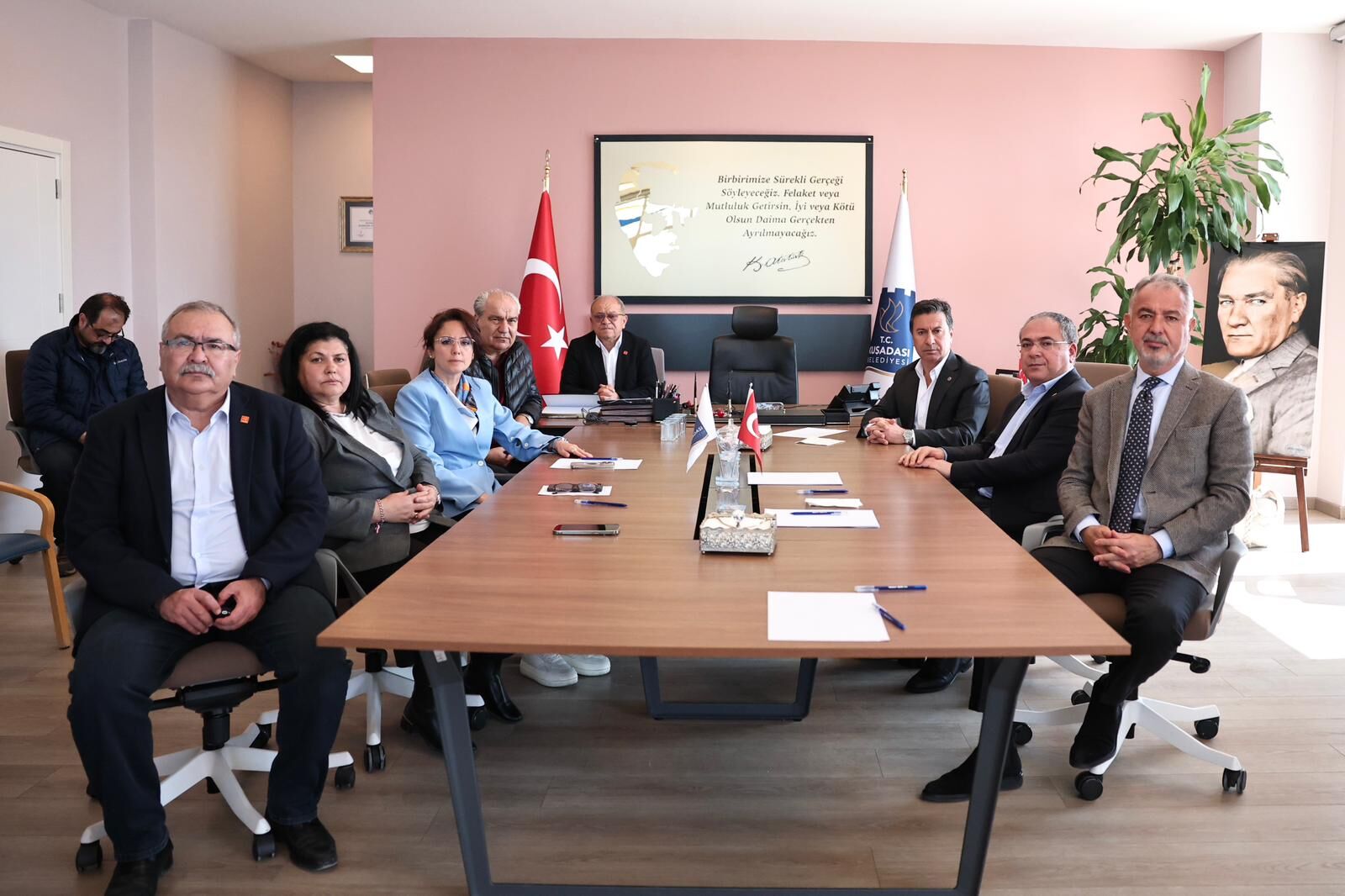 Başkan Aras’tan Manisa’ya Ziyaret, Kuşadası’na Destek Mesajı