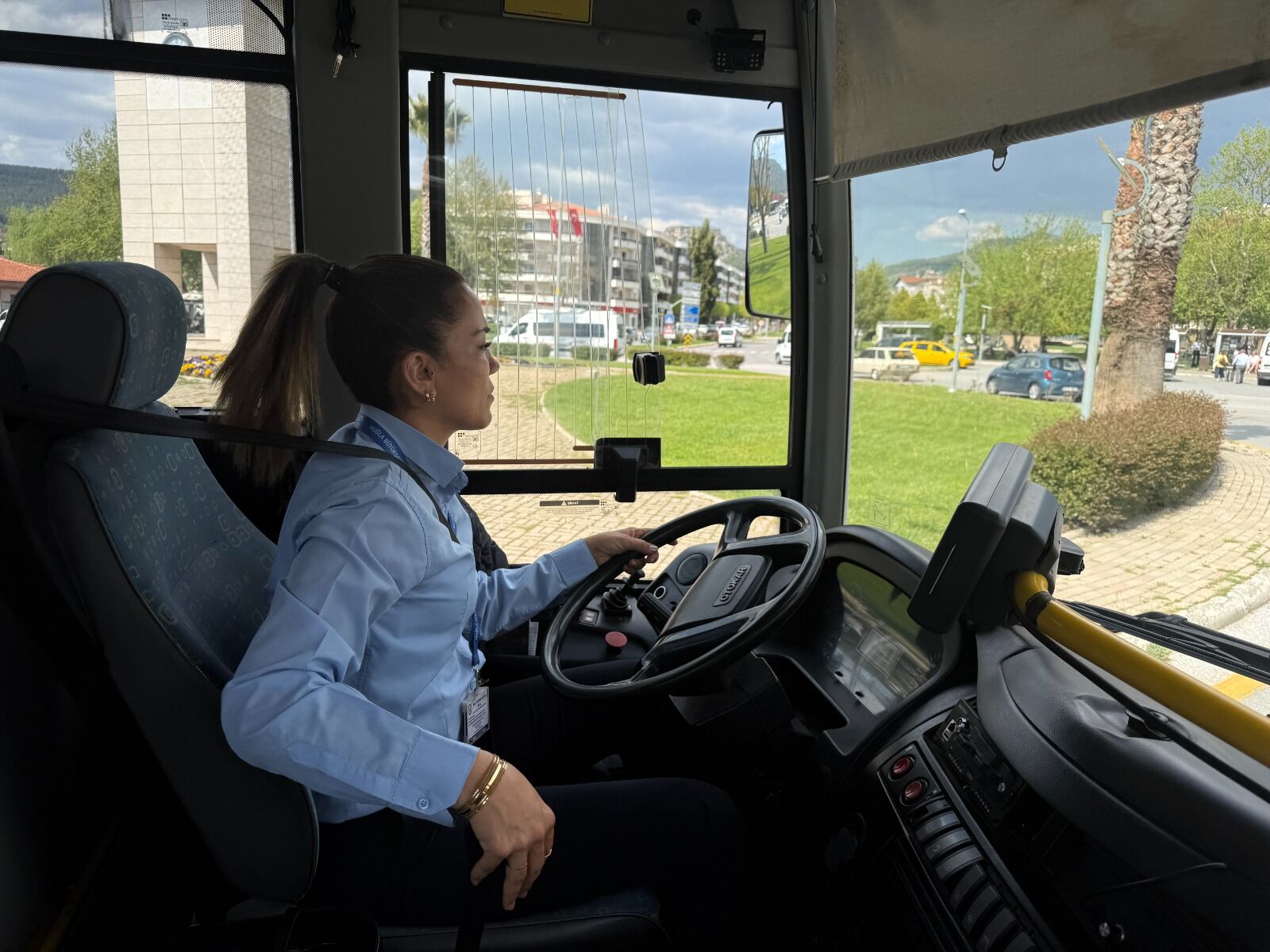 Muğla’da Kadın Şoförden Dmd Hastalarına Şiirle Destek (1)