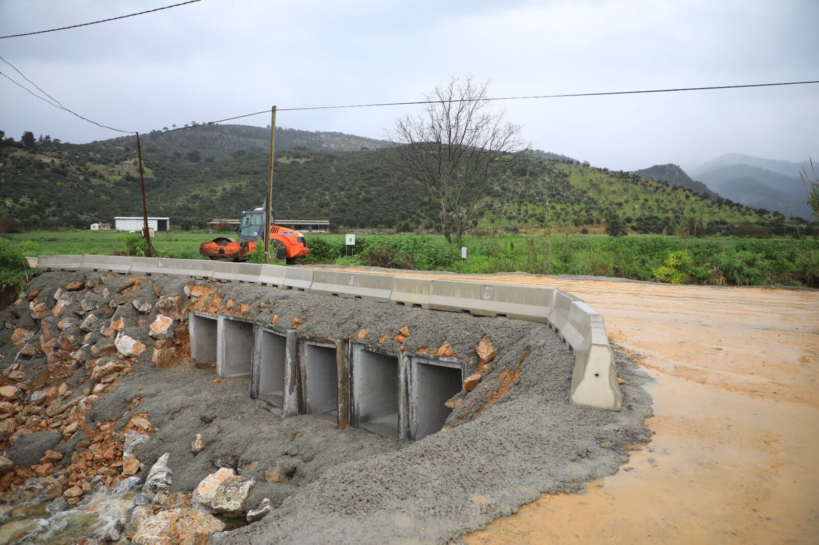 Milas’ta Çöken Köprü 26 Saatte Yeniden Açıldı (2)