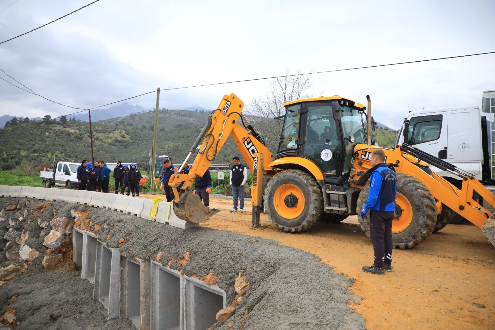 Milas’ta Çöken Köprü 26 Saatte Yeniden Açıldı (3)