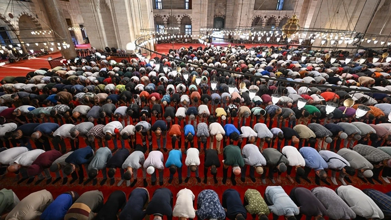Ankara Bayram Namazi Tmgt Cover
