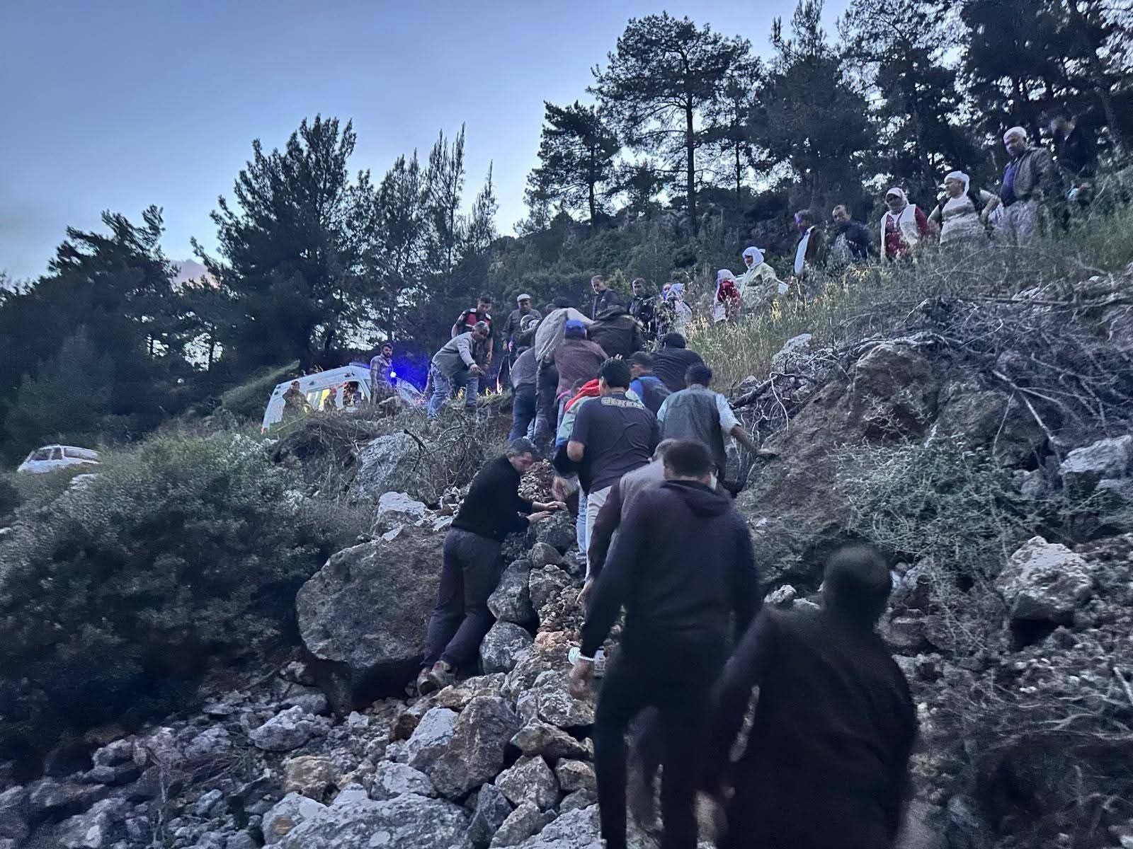 Menteşe’de Traktör Uçuruma Yuvarlandı (2)-1