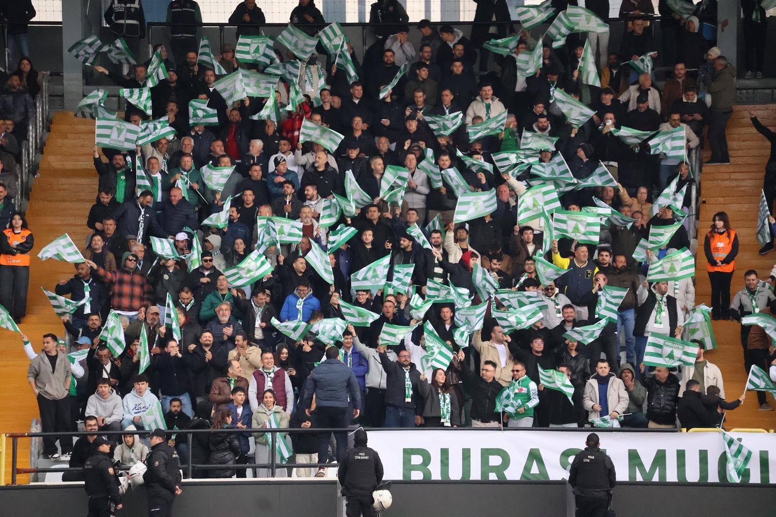 Muğlaspor Ilk Yarıyı Mağlup Tamamladı (5)