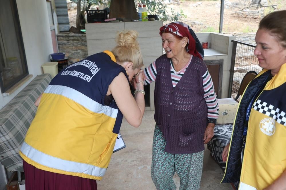 Bodrum Belediyesi’nden Bayram Öncesi Yatağa Bağımlı Hastalara Moral Ziyareti