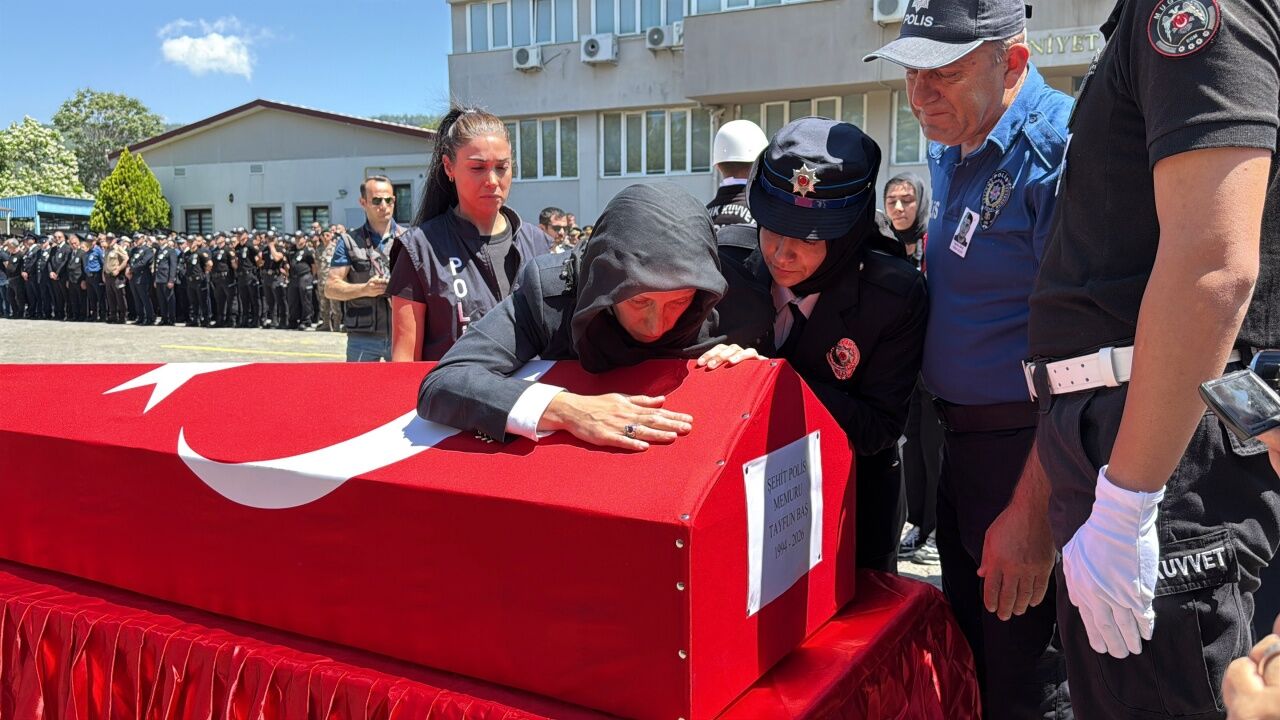 Şehit Polis Memuru Tayfun Baş Son Yolculuğuna Uğurlandıimg 5624
