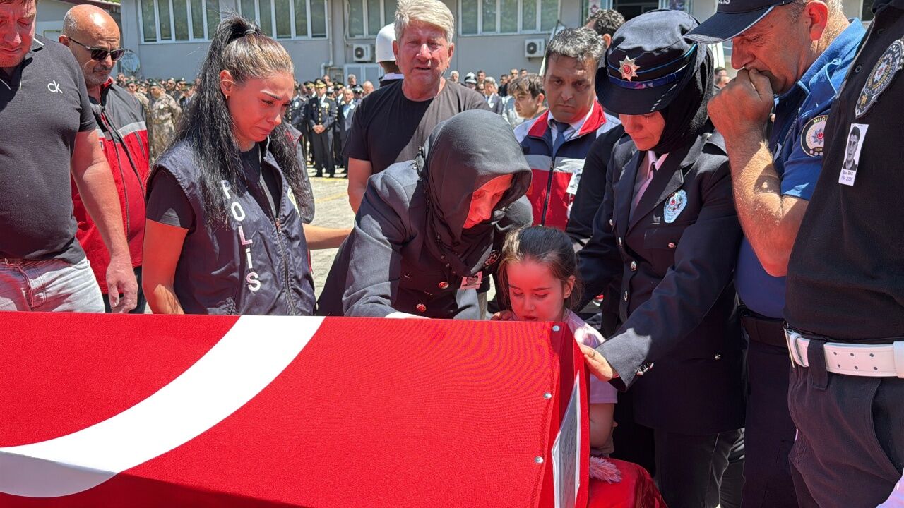 Şehit Polis Memuru Tayfun Baş Son Yolculuğuna Uğurlandıimg 5631
