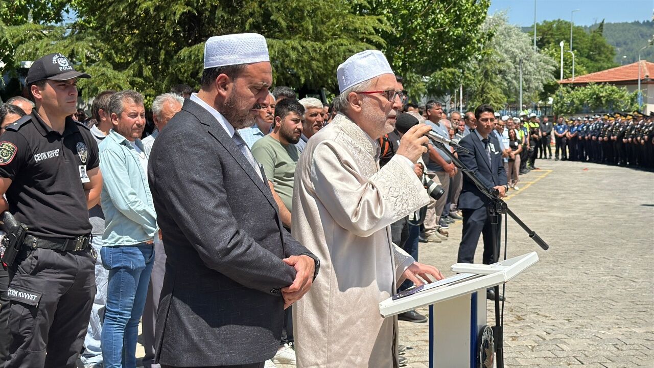 Şehit Polis Memuru Tayfun Baş Son Yolculuğuna Uğurlandıimg 5648