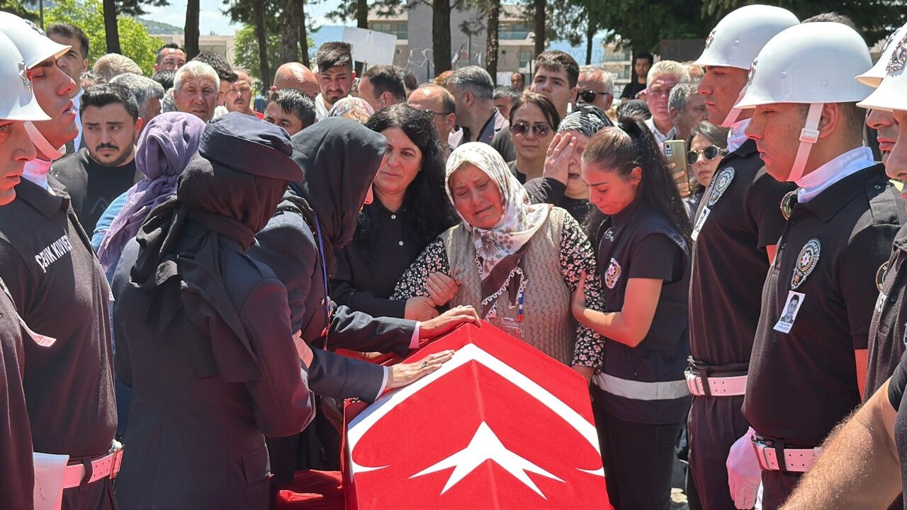 Şehit Polis Memuru Tayfun Baş Son Yolculuğuna Uğurlandıimg 5663