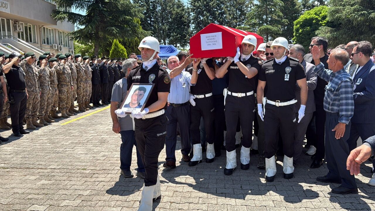 Şehit Polis Memuru Tayfun Baş Son Yolculuğuna Uğurlandıimg 5665