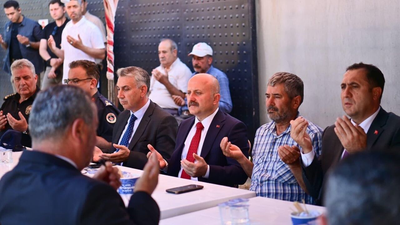 Vali Varol Şehit Polis Tayfun Baş’ın Ailesini Ziyaret Ettiaw726382 04