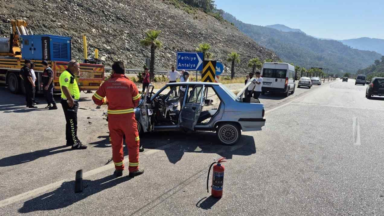 Göcek Tüneli Çıkışında Sıkışmalı Kaza (2)