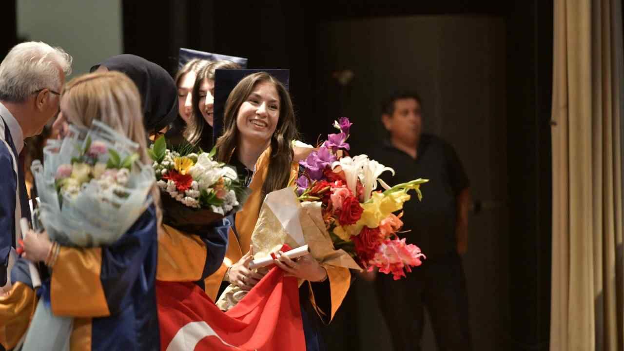 Mskü Edebiyat Fakültesi Mezuniyet Töreni Düzenlendi (6)