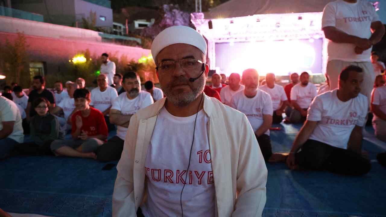 Milli Maç Heyecanı Sahilde Sabah Namazıyla Başladı (2)