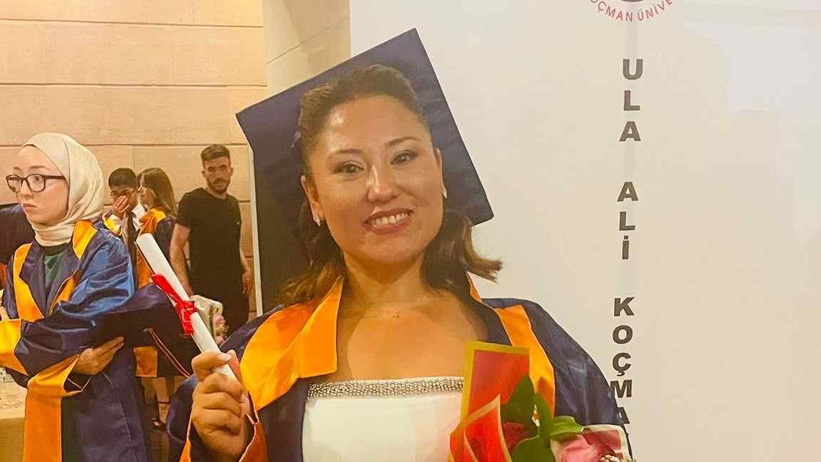 Muğla’da Üç Çocuk Annesi Kadın Azmiyle Mezun Oldu (2)