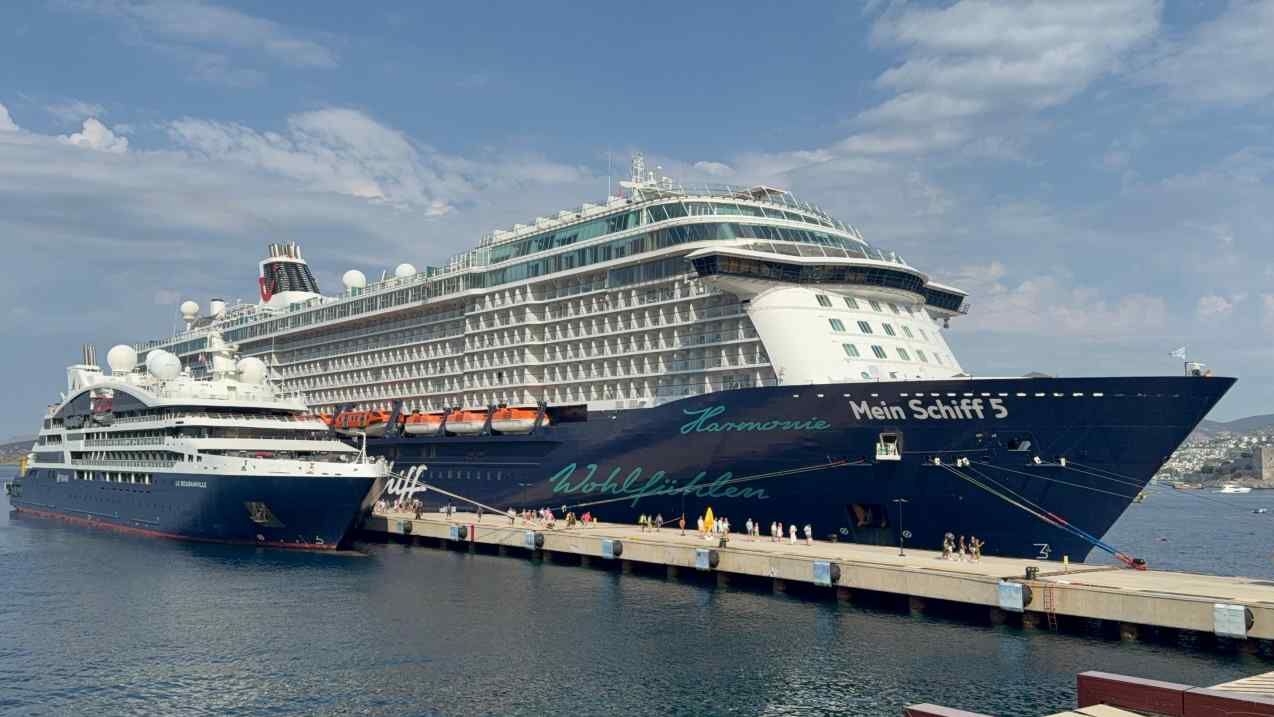 Bodrum Limanı’na İki Kruvaziyerle 2 Bin 583 Turist Geldi (3)