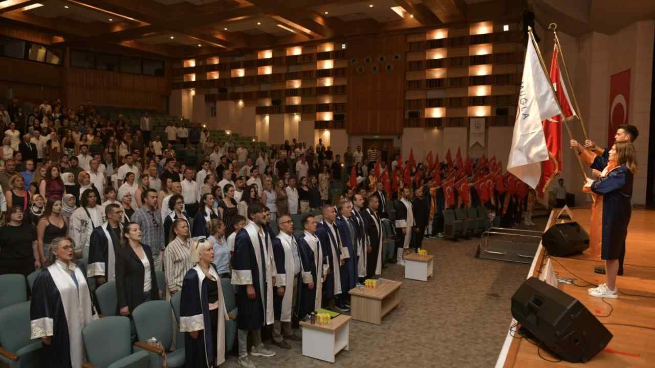 Mskü Spor Bilimleri Fakültesi Mezunlarını Uğurladı (1)