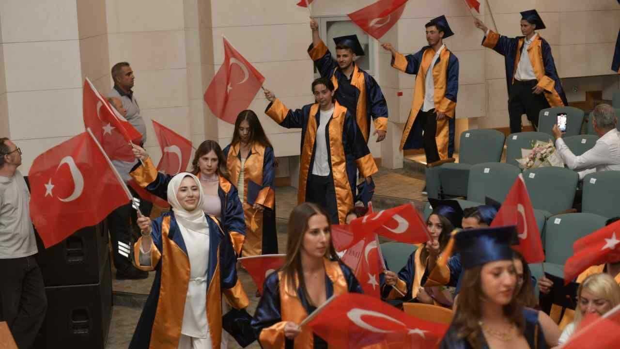 Mskü Spor Bilimleri Fakültesi Mezunlarını Uğurladı (2)