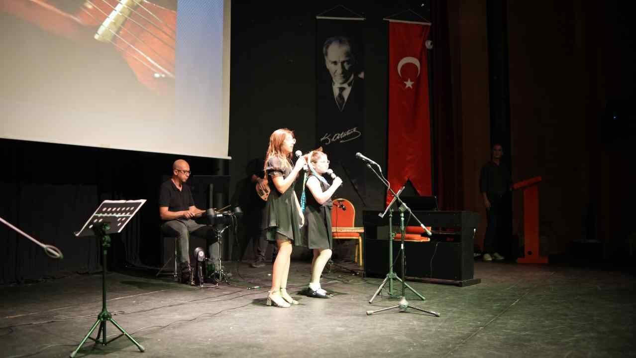 Marmaris’te 500 Kursiyer Yılsonu Sahnesine Çıktı (2)