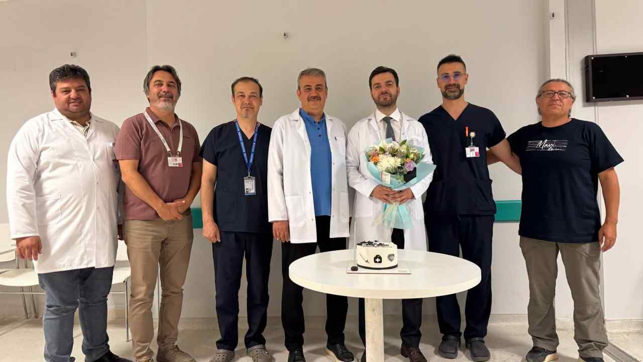 Doktor Cem Abacı Acil Tıp Uzmanı Unvanını Aldı (2)