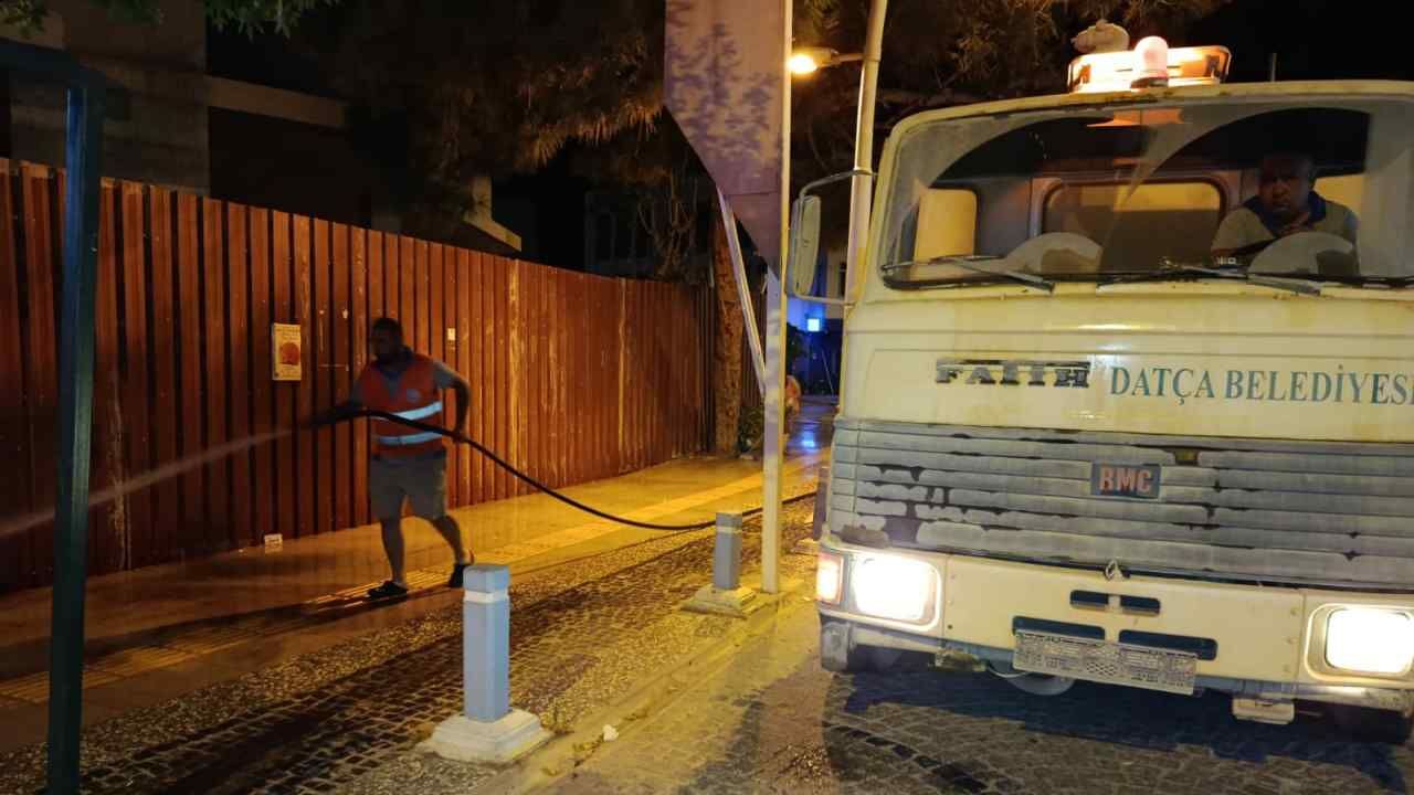 Datça Temizliği Gece Mesaisiyle Yeni Güne Hazırlanıyor (1)