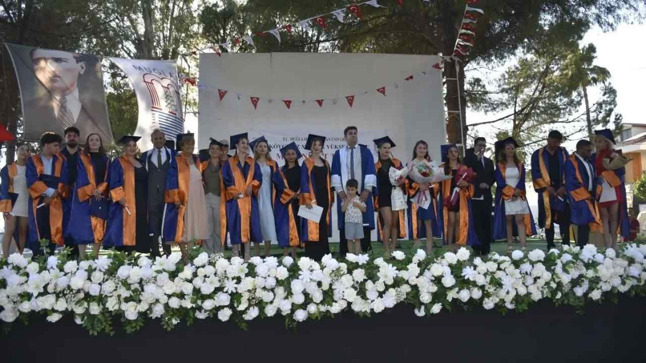 Köyceğiz Meslek Yüksekokulu Mezuniyet Töreni Coşkuyla Geçti (2)