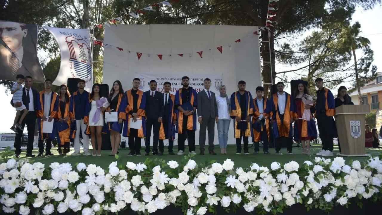 Köyceğiz Meslek Yüksekokulu Mezuniyet Töreni Coşkuyla Geçti (3)