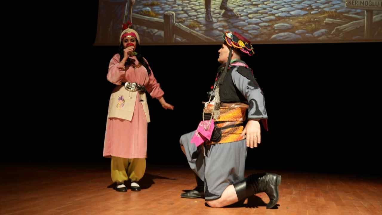 Muğla’da Düzenlenen Maarif Halk Dansları Gösterisi’nde 72 Öğretmen Sahne Aldı. Zeybek Performansları Kültürel Mirasın Yaşatılmasına Vurgu Yaptı (3)