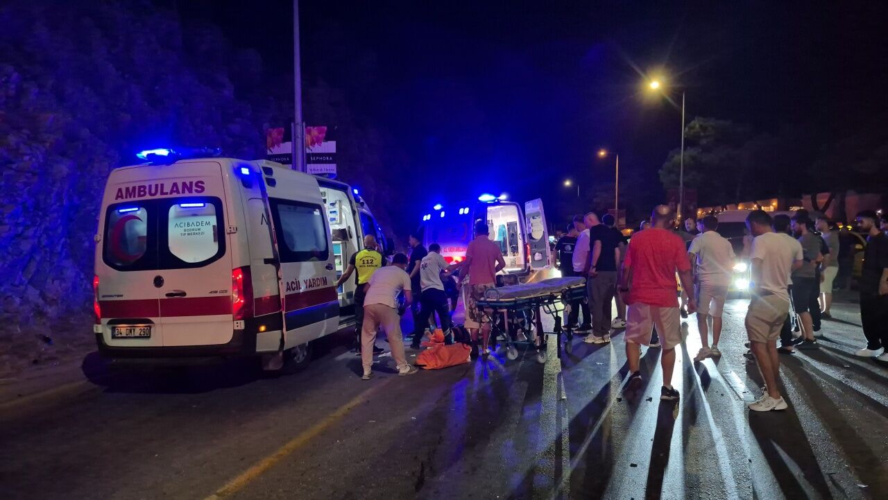 Bodrum'da Taksi Motosiklete Çarptıaw735356 01 (1)