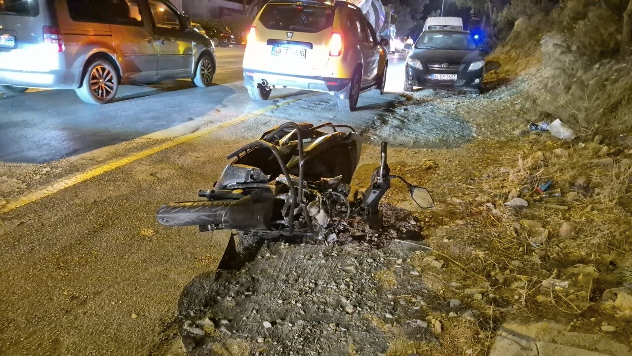 Bodrum'da Taksi Motosiklete Çarptıaw735356 06