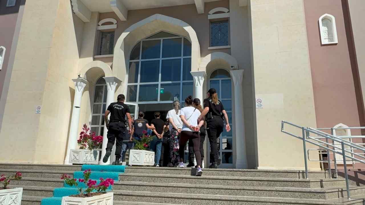 Fethiye’de Göçmen Kaçakçılığına 9 Tutuklama (2)