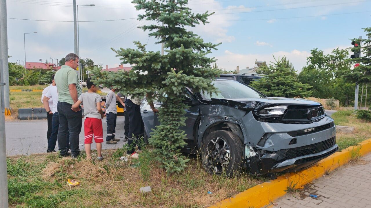 Ambulansla Çarpışan Otomobilde Ve Araçta 10 Kişi Yaralandıaw732181 06